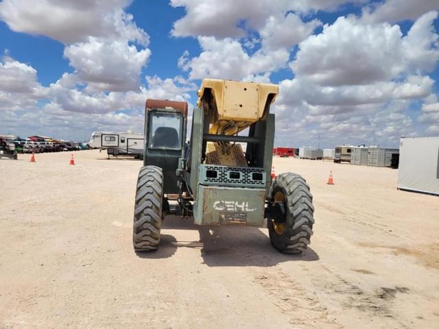 Image of Gehl RS8-42 equipment image 3