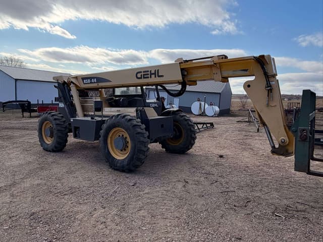 Image of Gehl RS8-44 equipment image 4