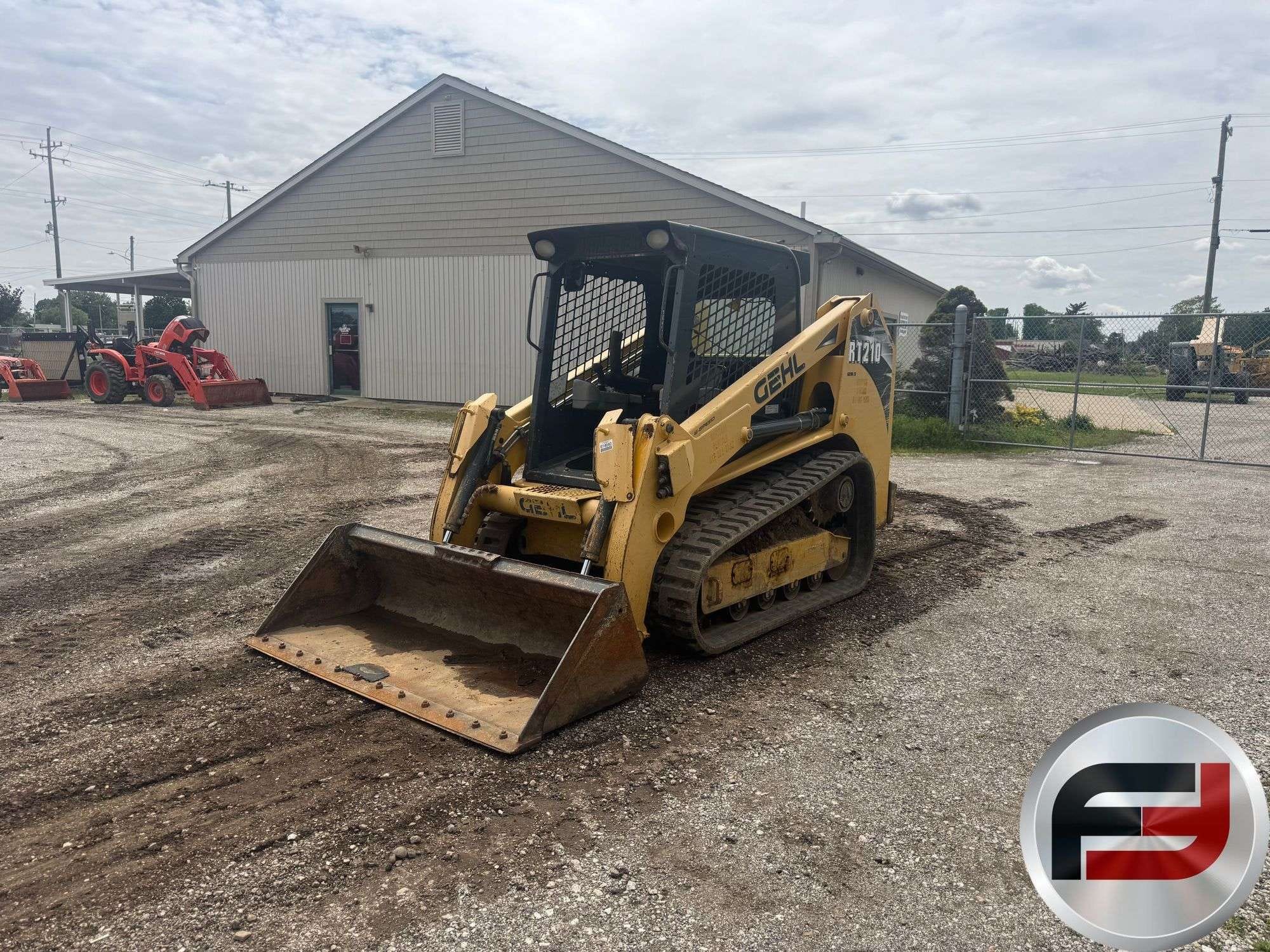 Gehl RT210 Equipment Image0