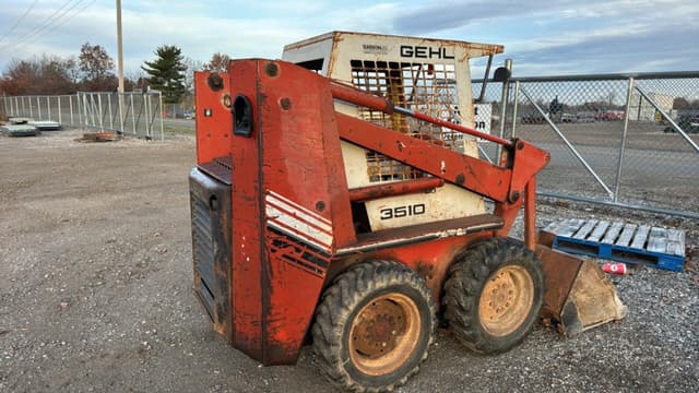 Image of Gehl 3510 equipment image 3