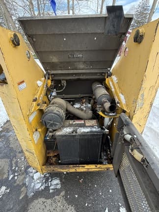 Image of Gehl SL5635 equipment image 4