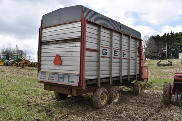 Image of Gehl 970 equipment image 2