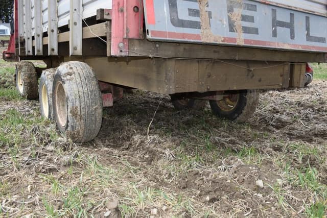 Image of Gehl 970 equipment image 4