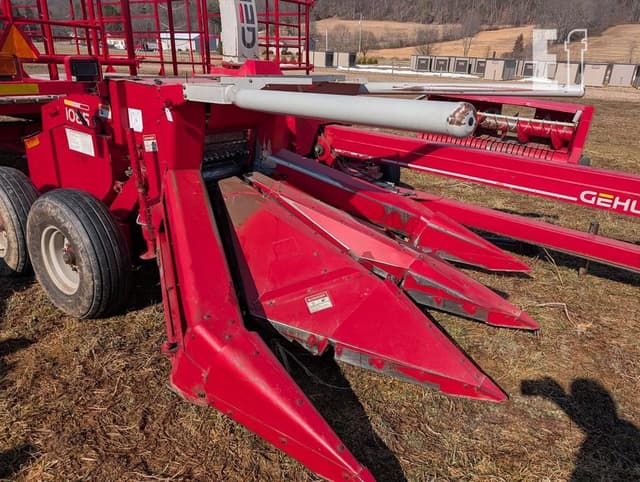 Image of Gehl TR330 equipment image 3