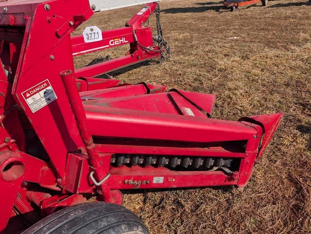 Image of Gehl TR330 equipment image 4