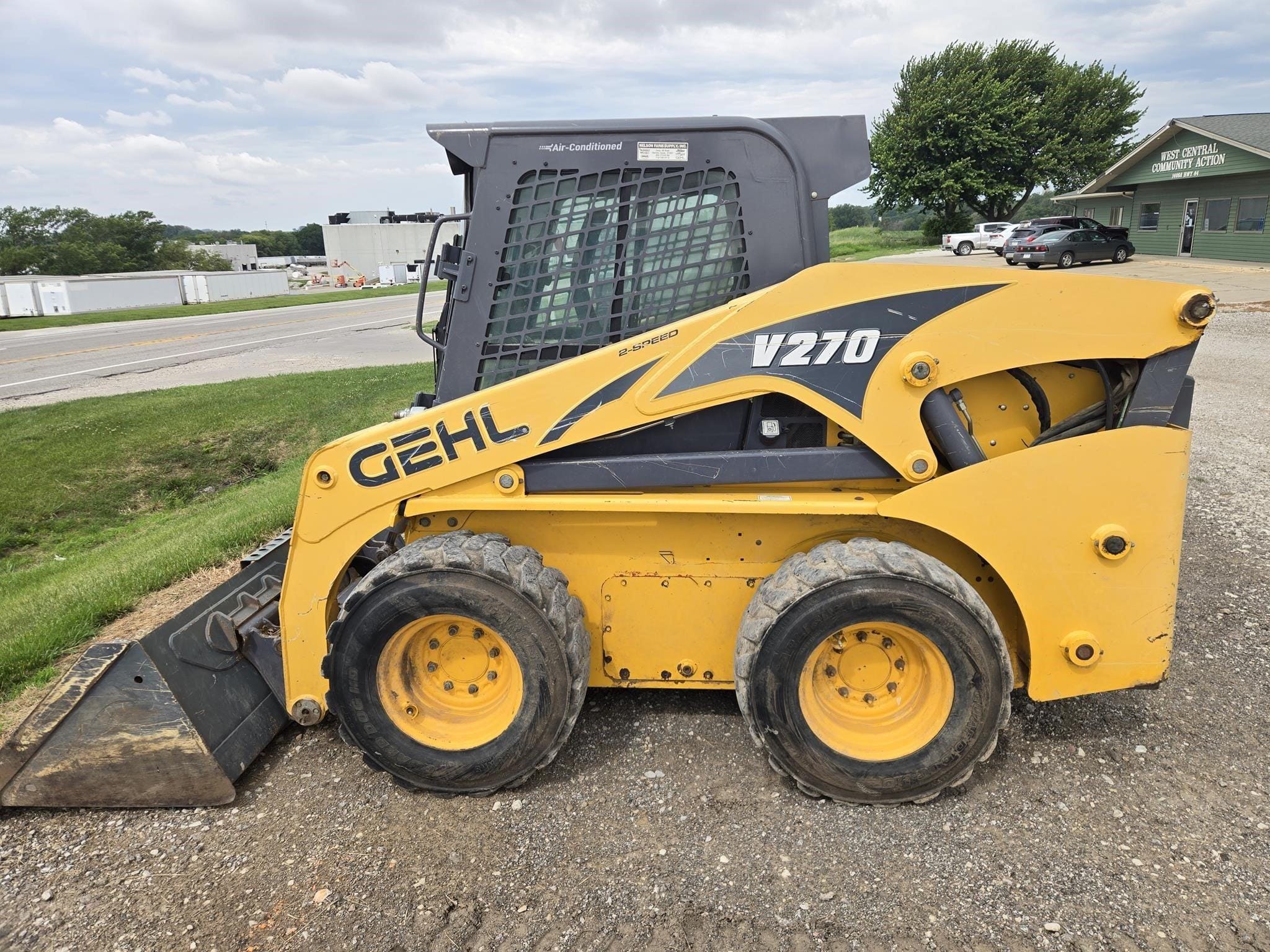 Gehl V270 Equipment Image0