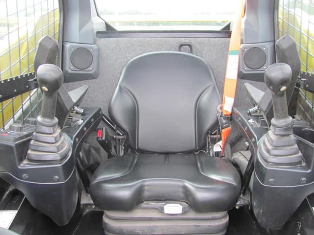 Image of Gehl V275 equipment image 3