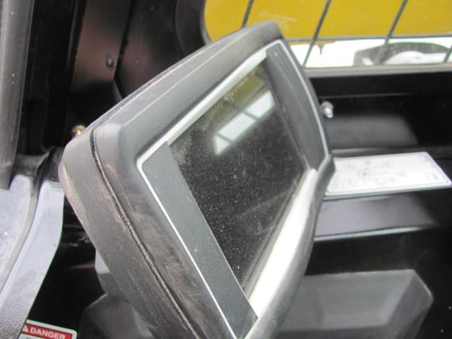 Image of Gehl V275 equipment image 4