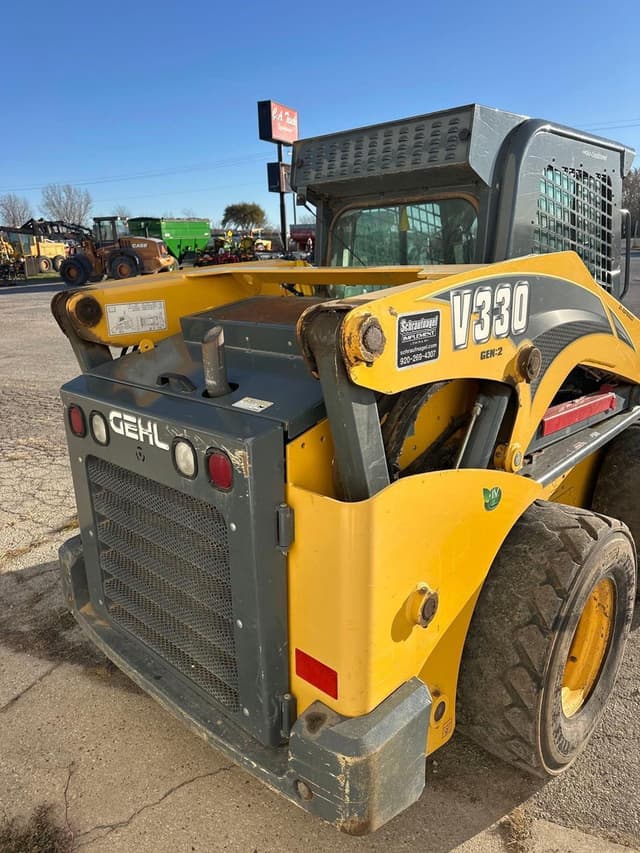 Image of Gehl V330 equipment image 3