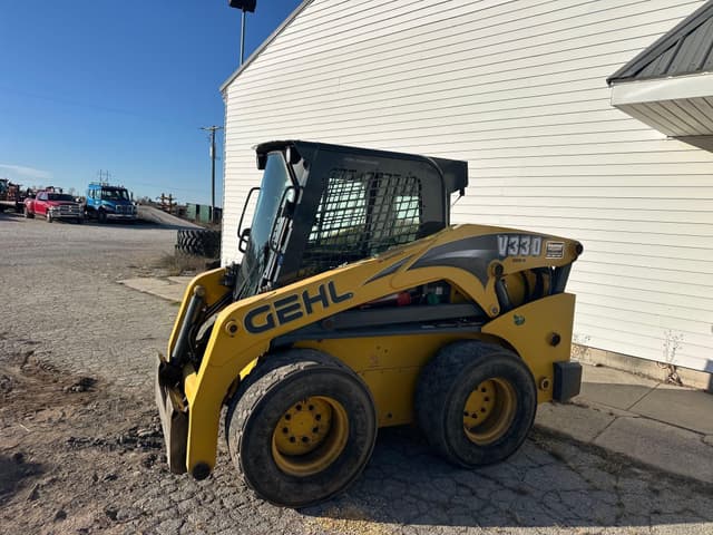 Image of Gehl V330 equipment image 1