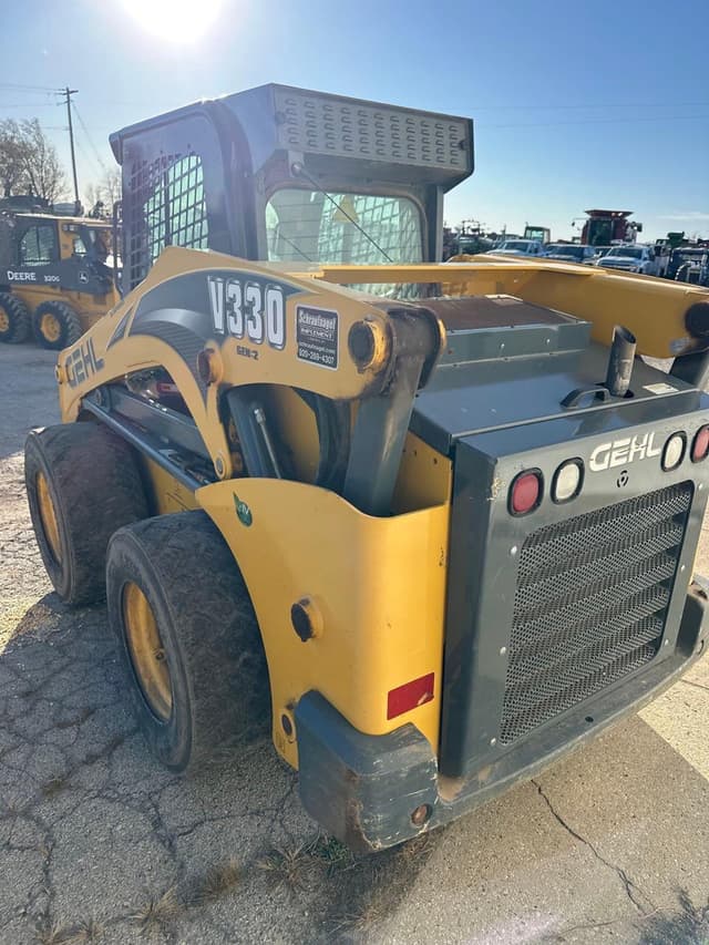 Image of Gehl V330 equipment image 4