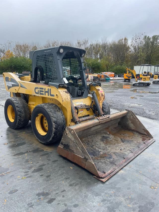 Image of Gehl V400 equipment image 1