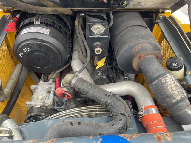 Image of Gehl V400 equipment image 4