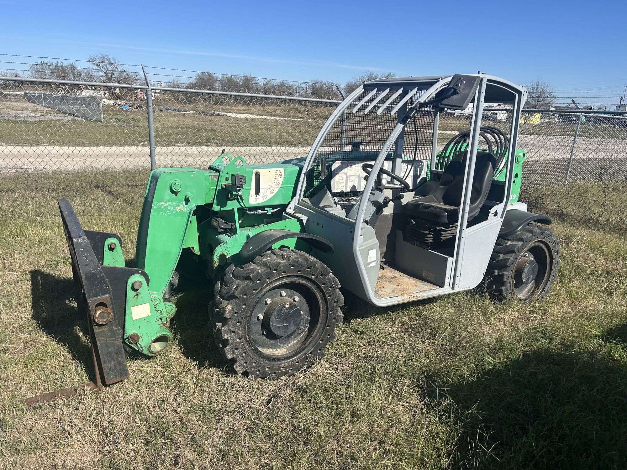 2015 Genie GTH-5519 Equipment Image0