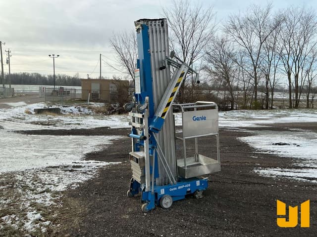 Image of Genie AWP-40S equipment image 4