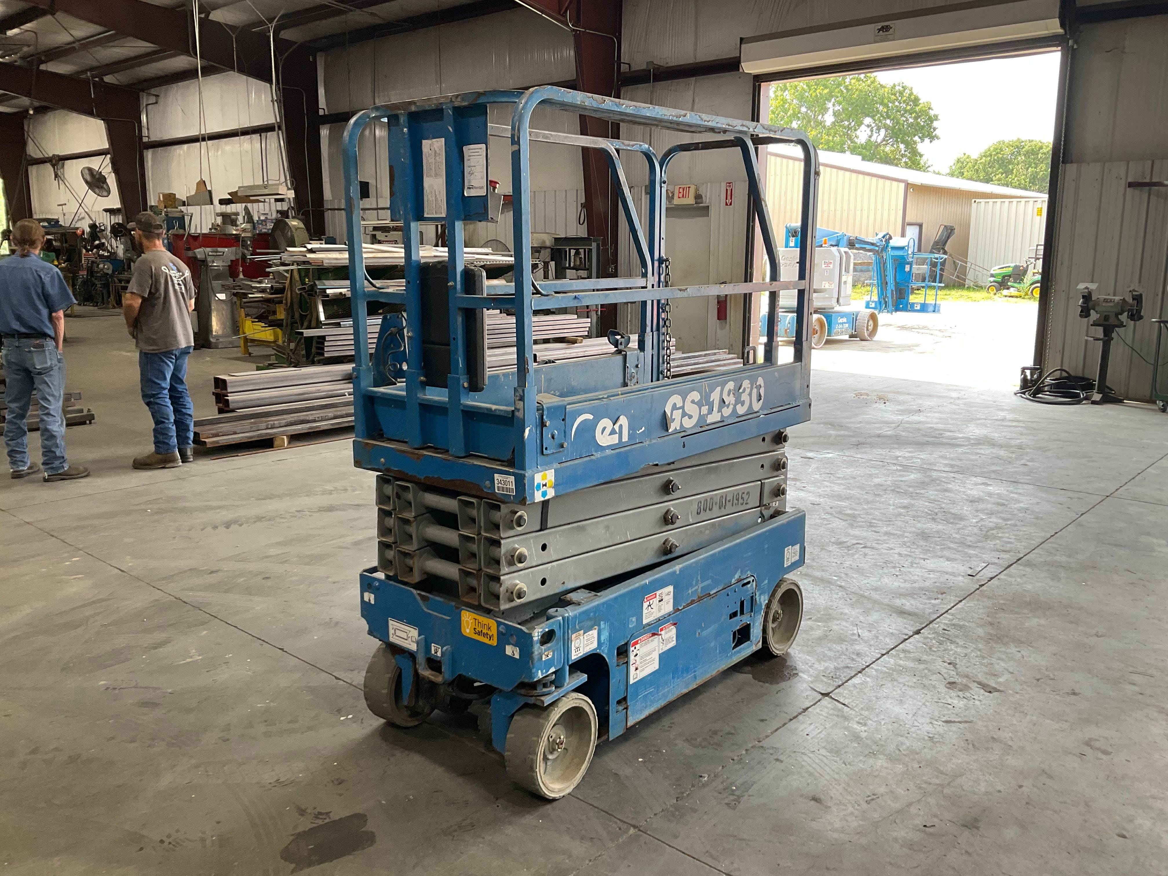 SOLD - Genie GS-1930 Lot No. 148889 Construction with 295 Hrs