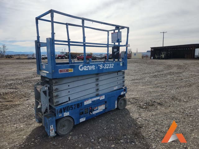 Image of Genie GS3232 equipment image 4