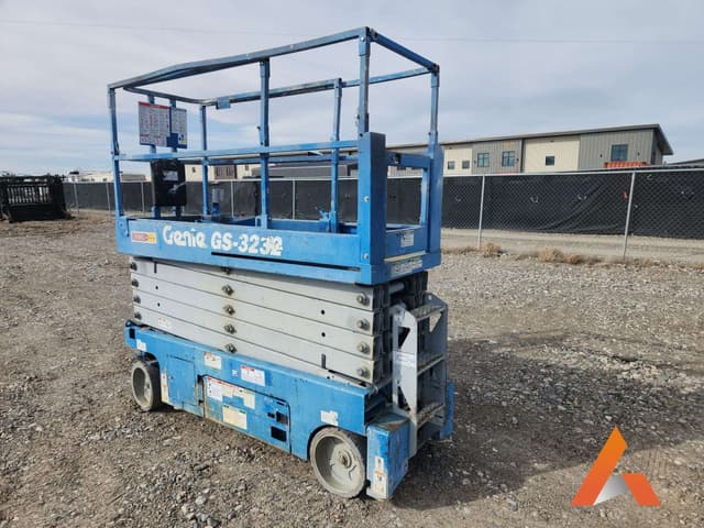 Image of Genie GS3232 equipment image 2