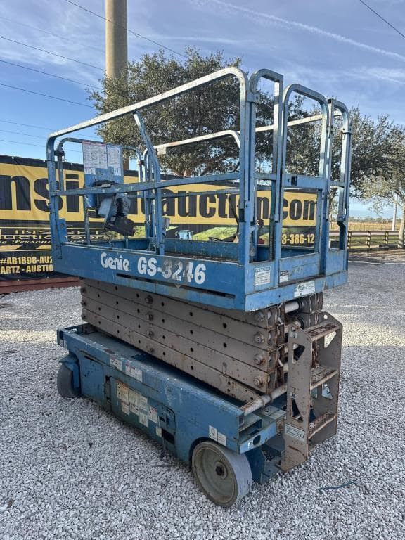 Image of Genie GS3246 equipment image 3