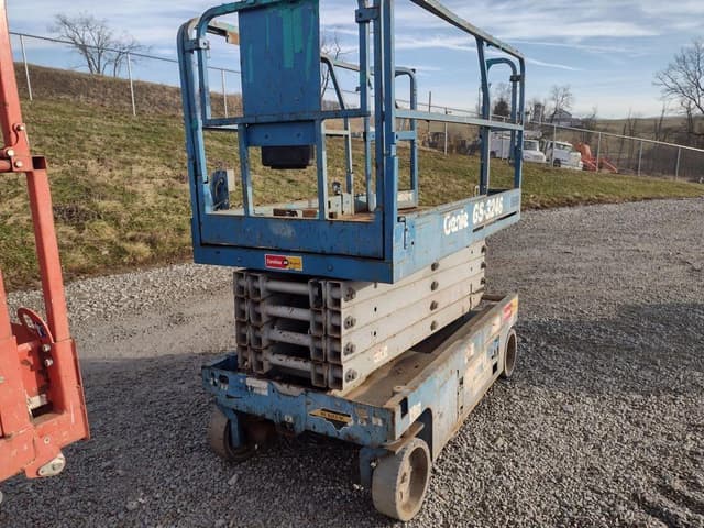 Image of Genie GS3246 equipment image 3
