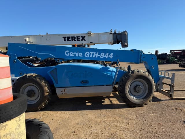 Image of Genie GTH-844 equipment image 1