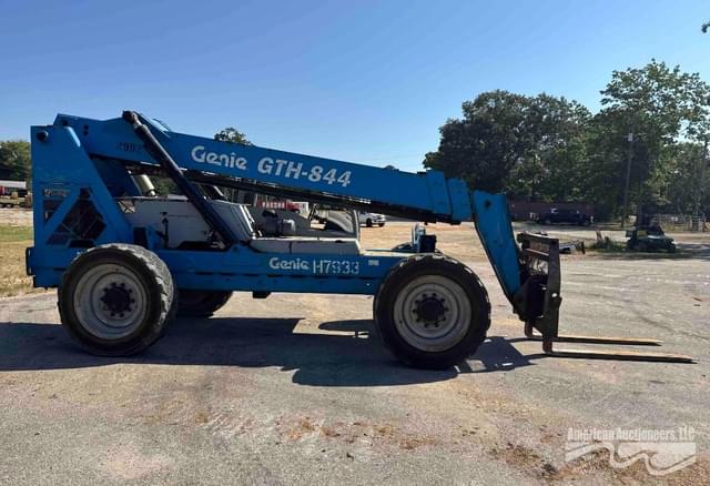 Image of Genie GTH-844 equipment image 3