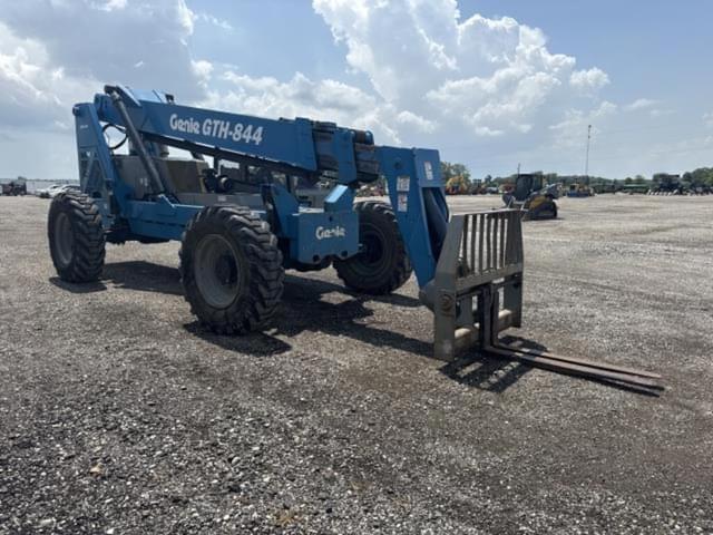 Image of Genie GTH-844 equipment image 4