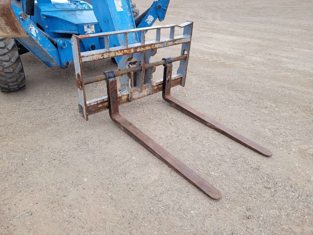 Image of Genie GTH1056 equipment image 2