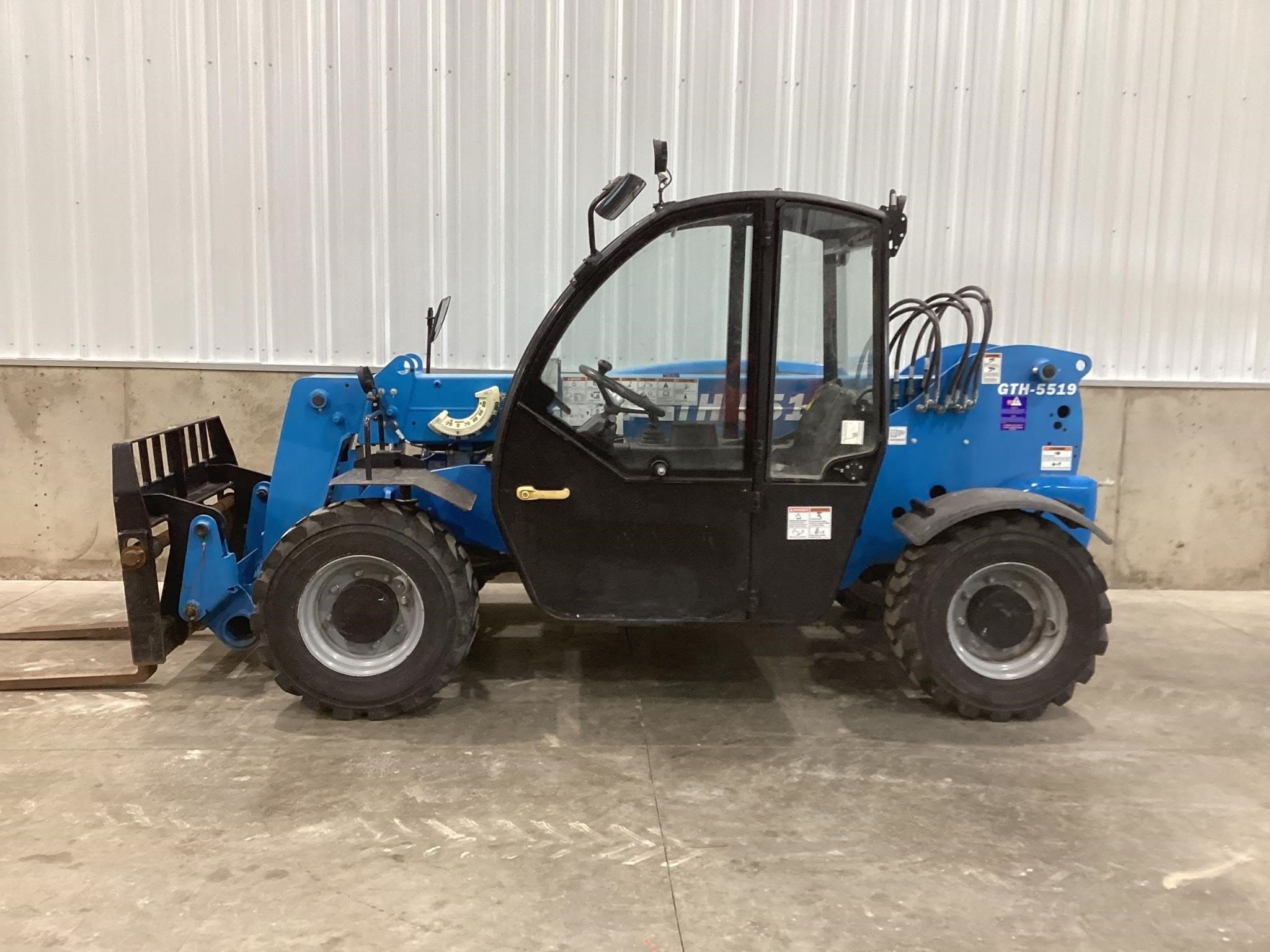 2017 Genie GTH5519 Equipment Image0