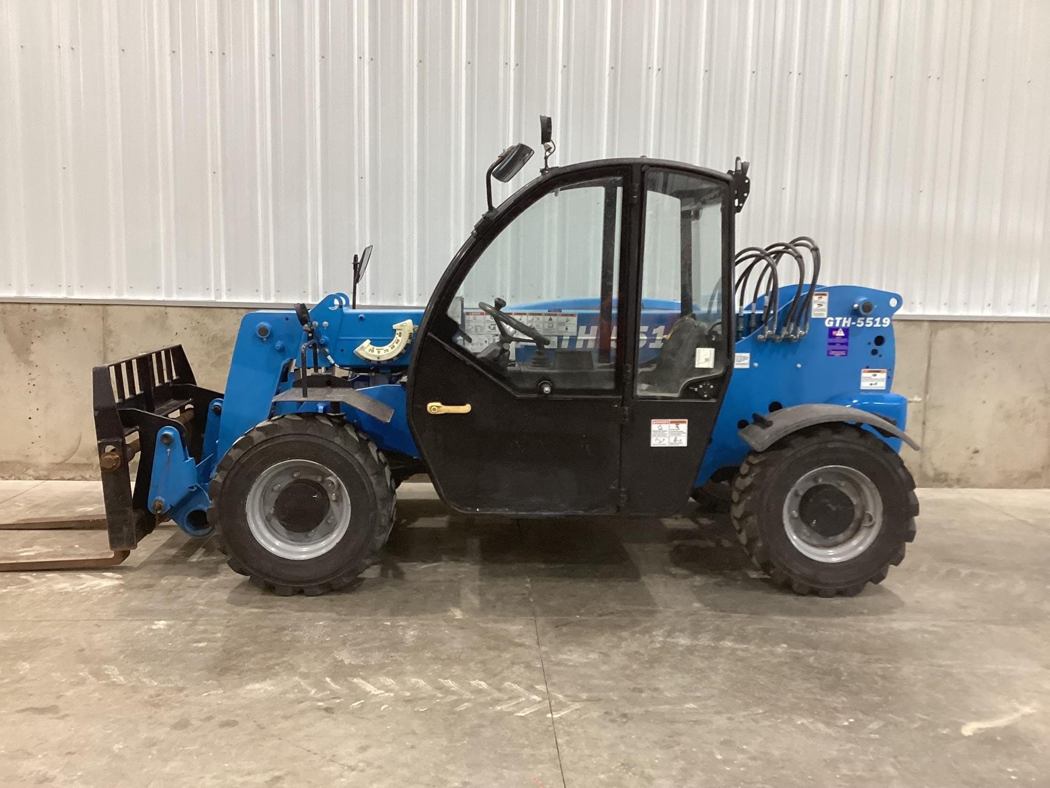 2017 Genie GTH5519 Equipment Image0