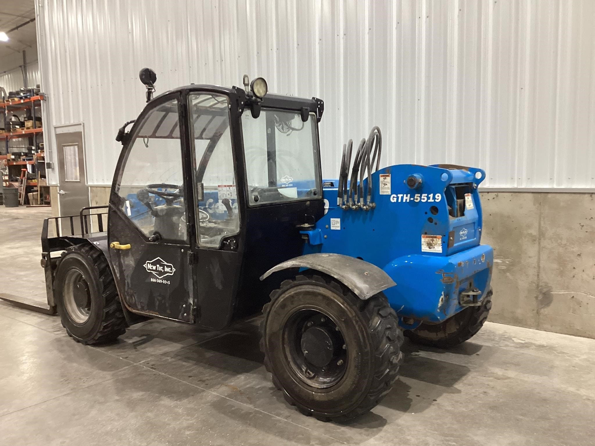 2017 Genie GTH5519 Equipment Image0