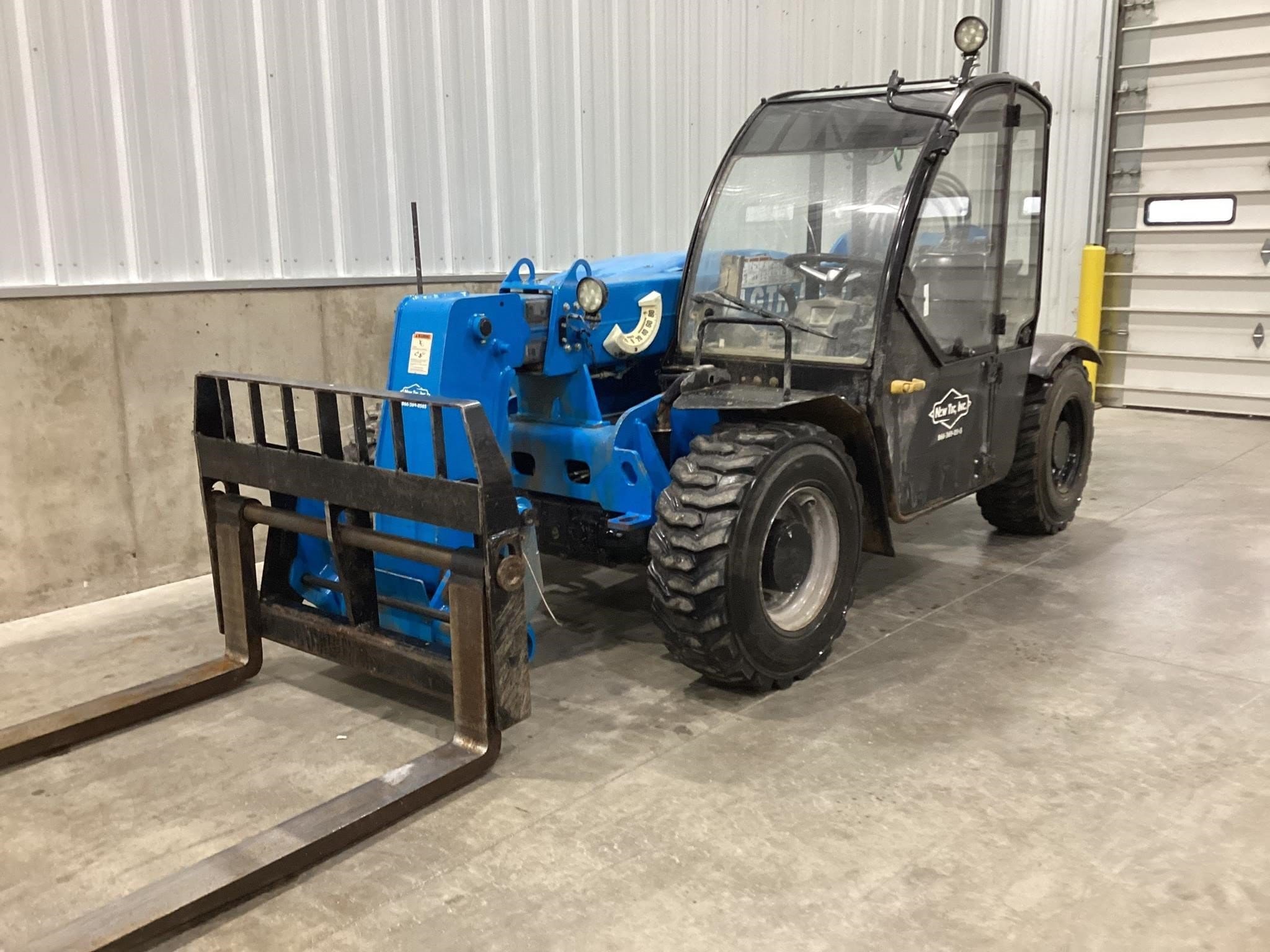 2017 Genie GTH5519 Equipment Image0