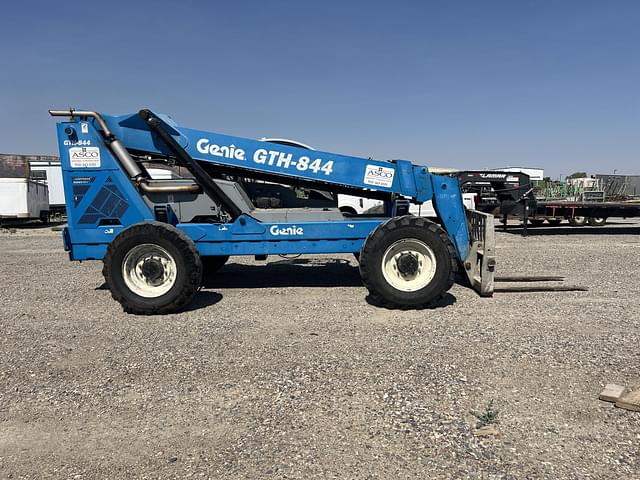Image of Genie GTH844 equipment image 3