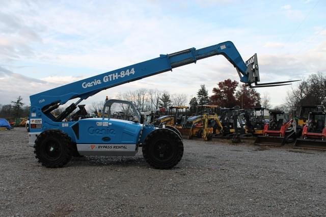 Image of Genie GTH844 equipment image 2