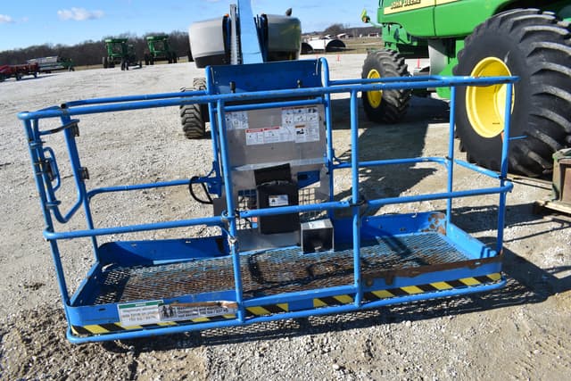 Image of Genie S-65 equipment image 4