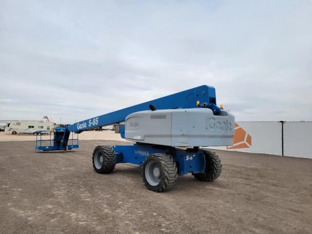 Image of Genie S-85 equipment image 2