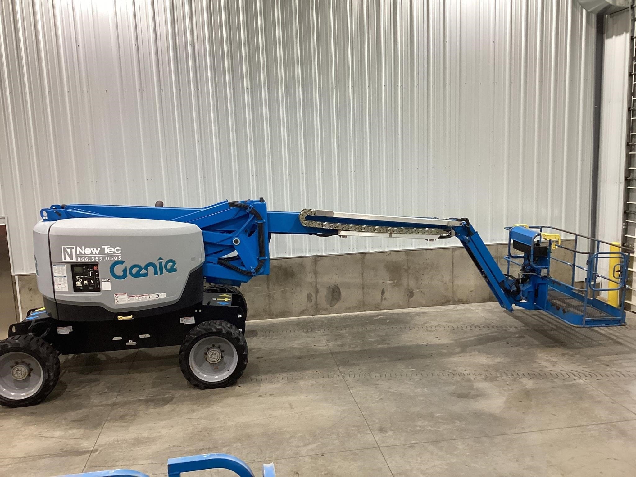 2017 Genie Z62/40 Equipment Image0