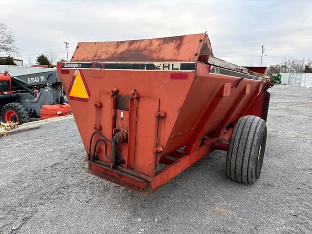 Image of Gehl 312 equipment image 4