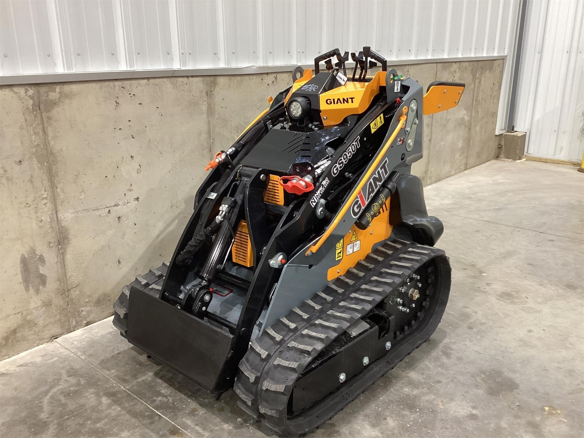 2024 Giant GS950T Equipment Image0