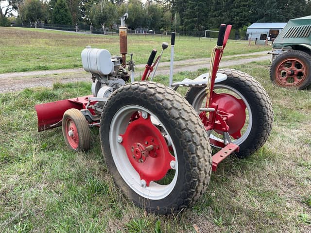 Image of Gibson D equipment image 2