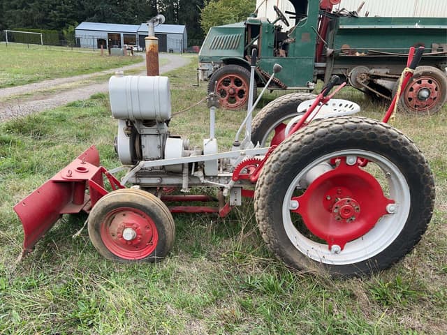 Image of Gibson D equipment image 1