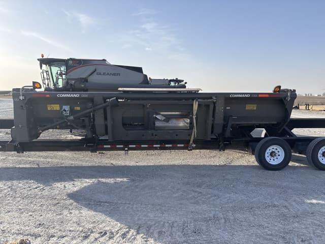 Image of Gleaner GL3308 equipment image 2