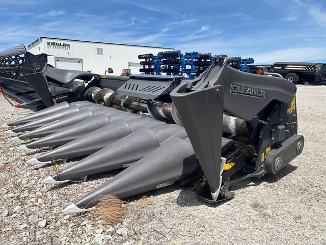 Image of Gleaner GL3308 equipment image 2