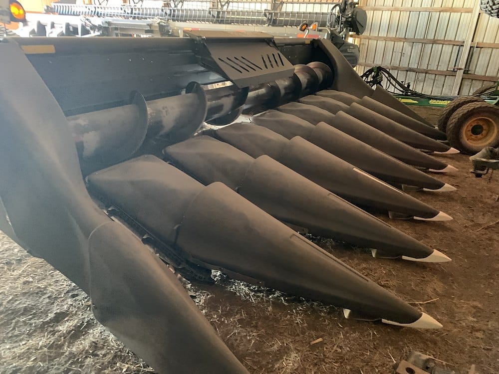 2022 Gleaner GL3308 Equipment Image0