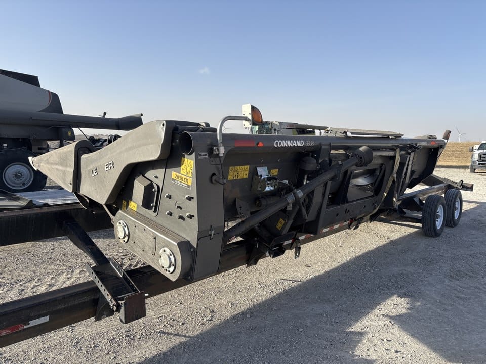 2022 Gleaner GL3308 Equipment Image0