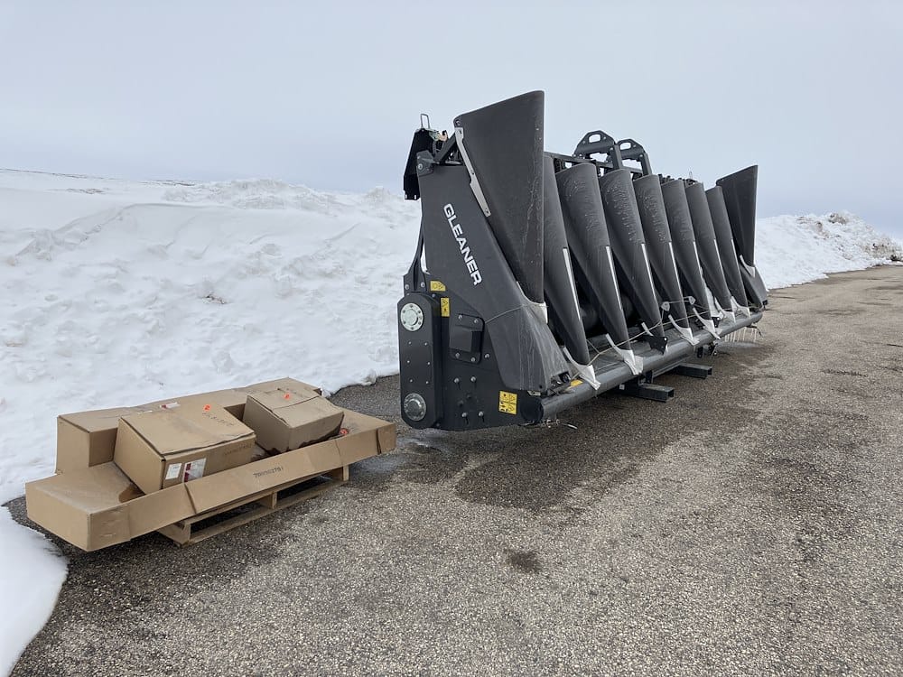 2023 Gleaner GL3308 Equipment Image0