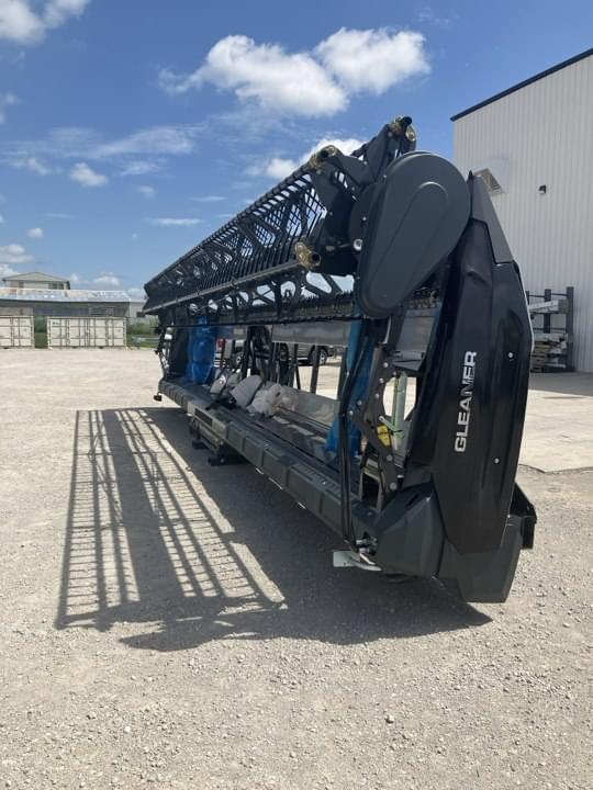 Image of Gleaner 9335 Image 0