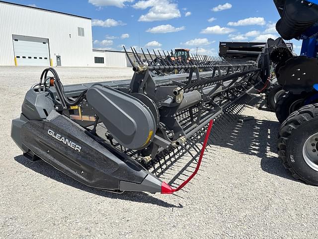 Image of Gleaner 9335 equipment image 4