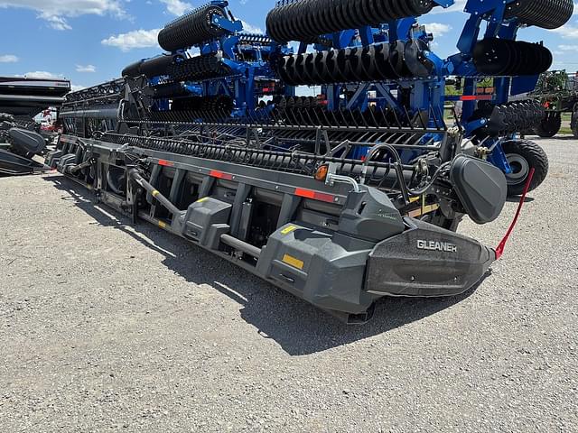 Image of Gleaner 9335 equipment image 3