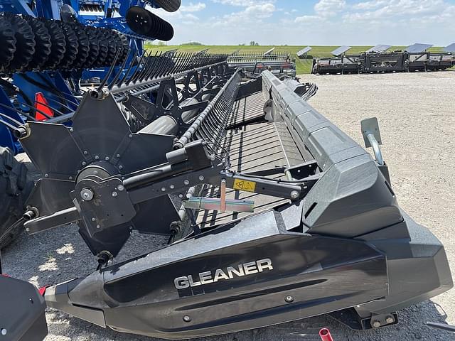 Image of Gleaner 9335 equipment image 1